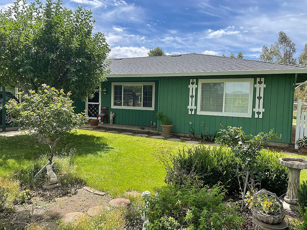210 Brown Blvd photo 1