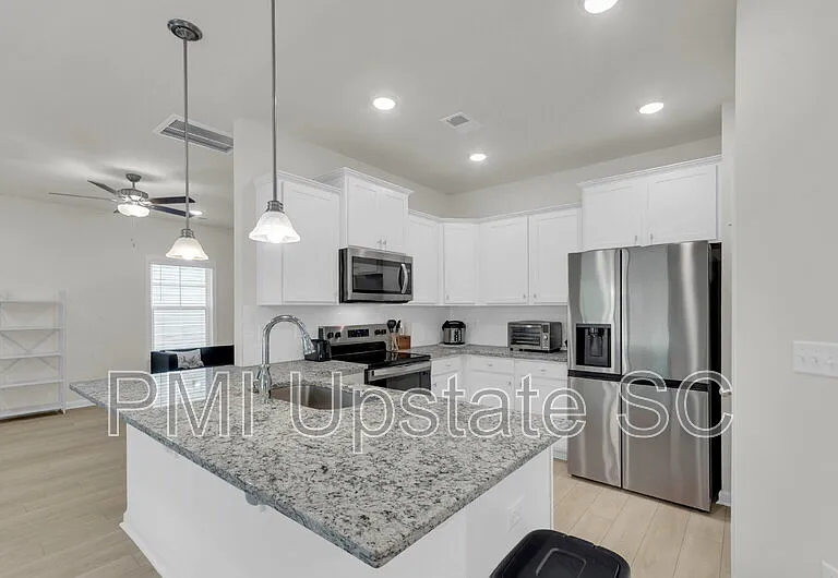 1110 Silverbend Trl — Photo 10
