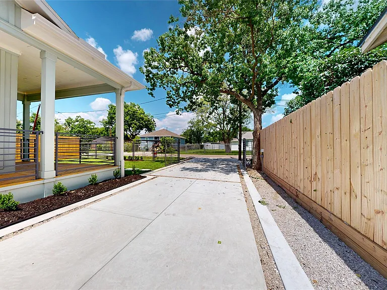 4305 Rogers St — Photo 39