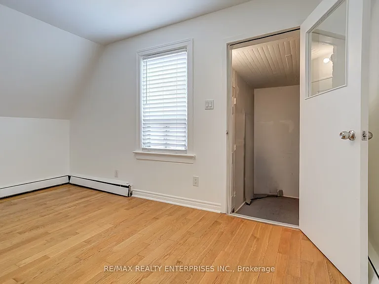 488 Logan Ave — Photo 10