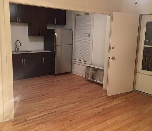 3rd image of 1945 N Lincoln Ave #4