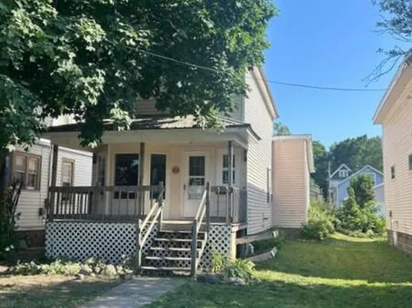 713 Peck St, Sault Sainte Marie, MI 49783