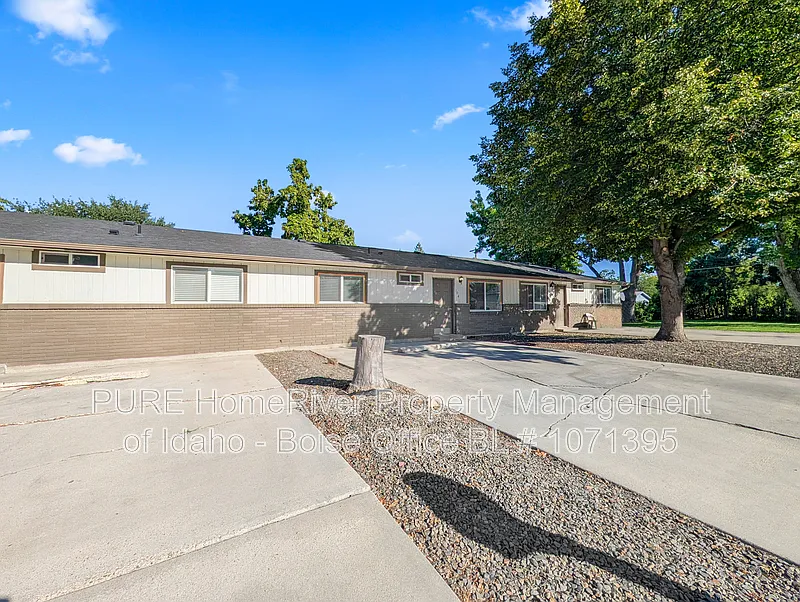 2 bed, 1.0 bath, 800 sqft, $1,300 — Photo 2