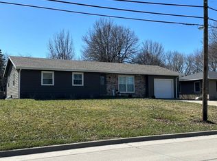 606 W 16th St, Maryville, MO 64468