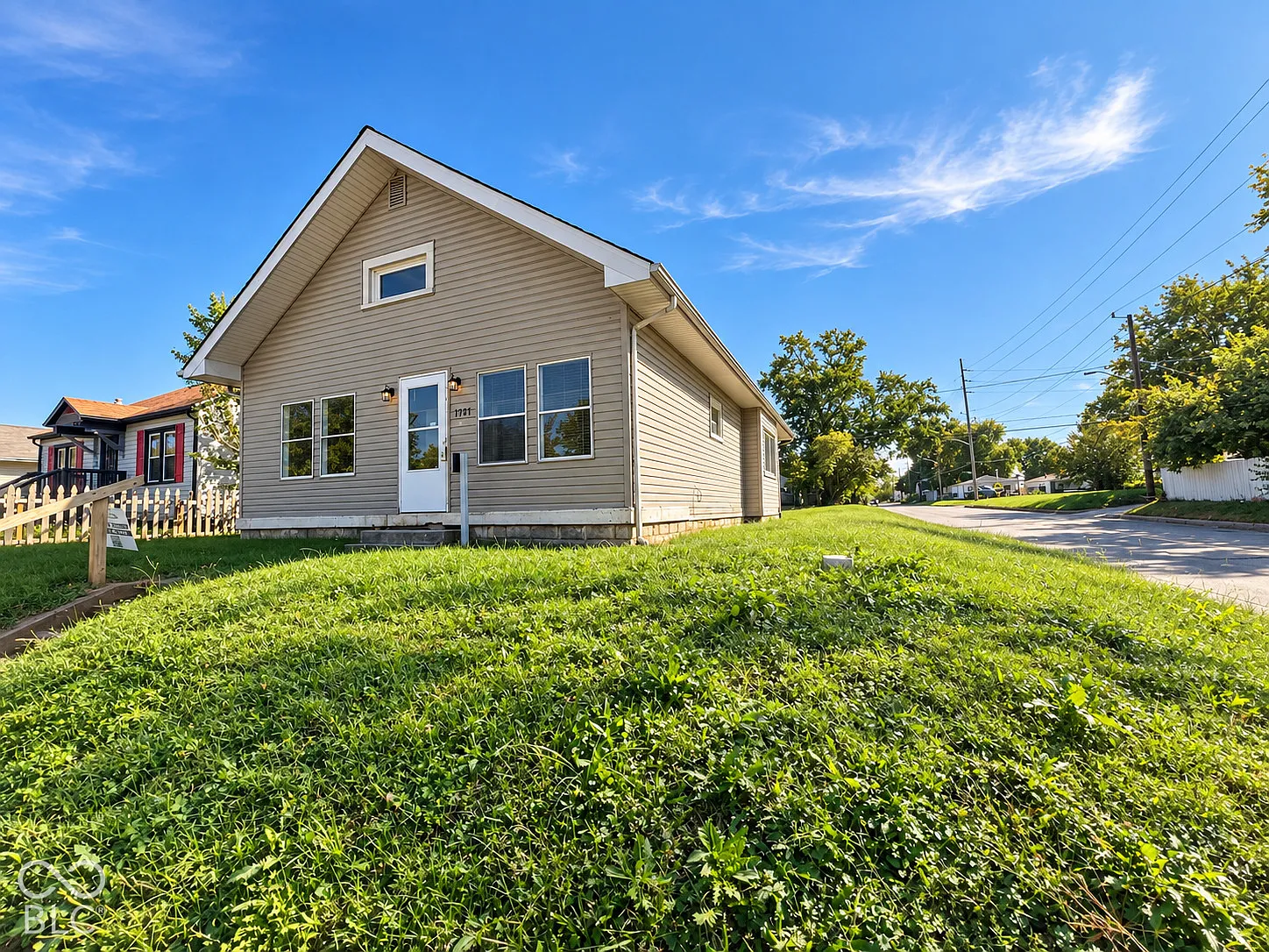 3 bed, 2.0 bath, 1705 sqft, $1,700 — Photo 2