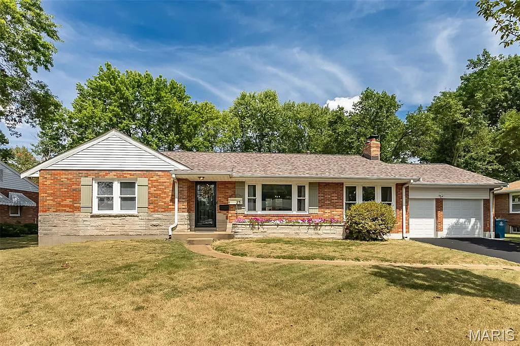 231 Wooster Dr photo 1