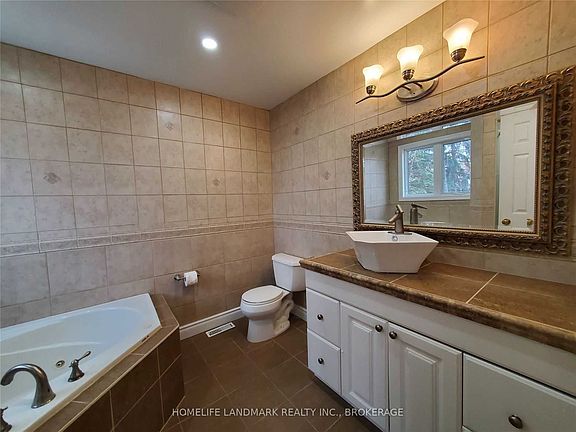 2nd image of 51 Waterford Cres