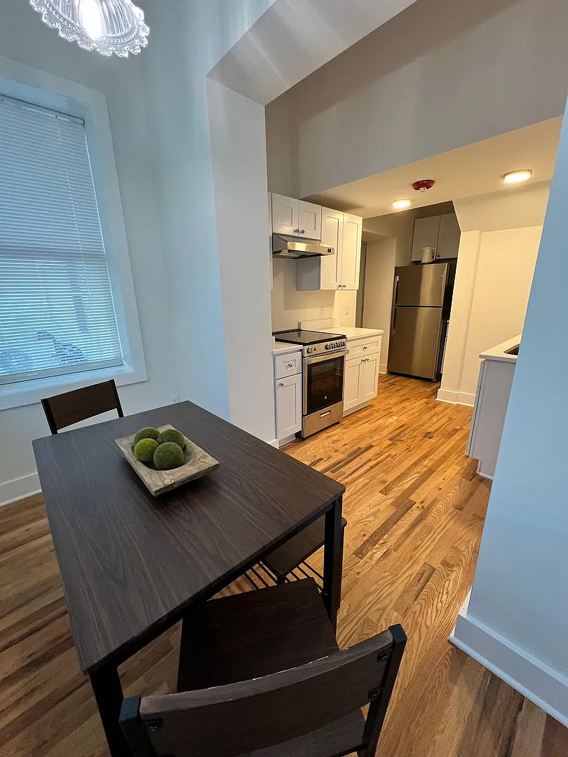 CSH: 106 E Broad St — Photo 3
