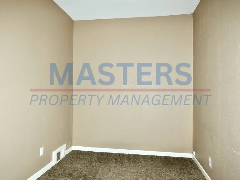 2563 Foraker Ave — Photo 35
