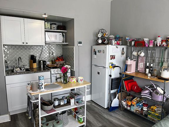 2nd image of 324 S Negley Ave APT 2