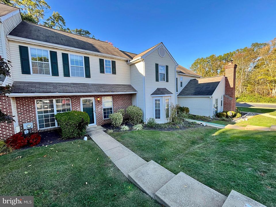 1st image of 73 Village Dr