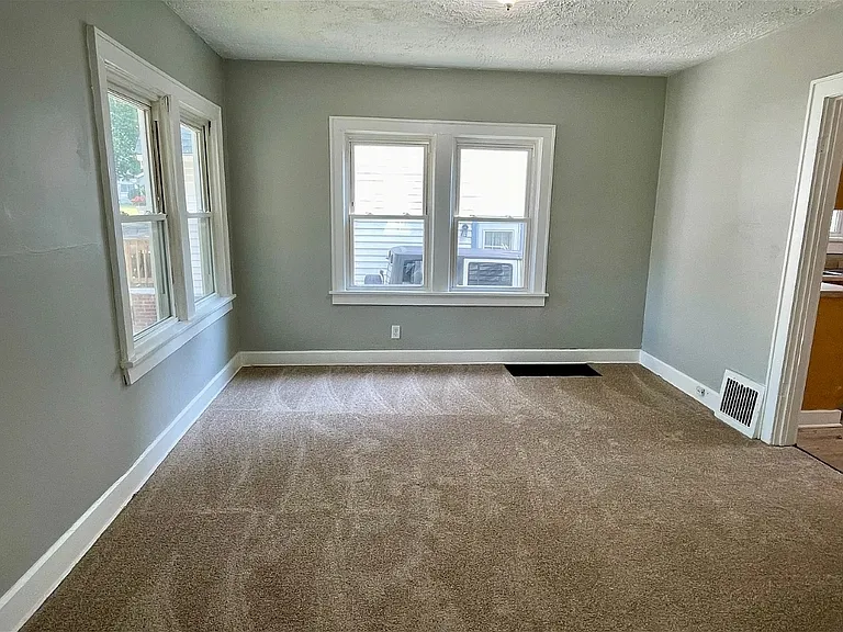 628 Glendora Ave — Photo 6