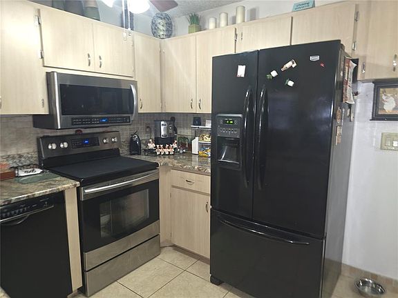 3rd image of 7051 VALLEJO WAY
