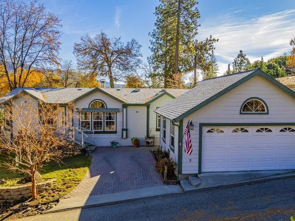43555 Highway 41 Unit B4, Oakhurst, CA 93644