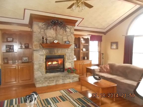 2nd image of 815 Culvers Ln