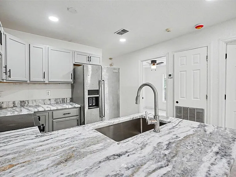 1128 Neville Ave — Photo 11