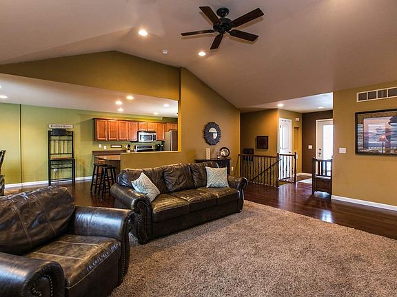 4th image of 15887 Red Maple Dr