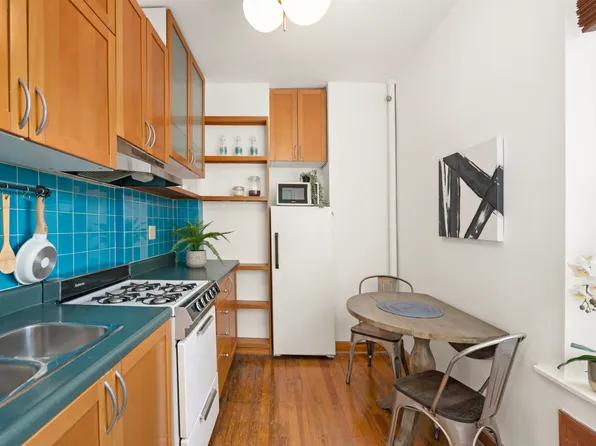 232 East 6th Street image 4 of 6