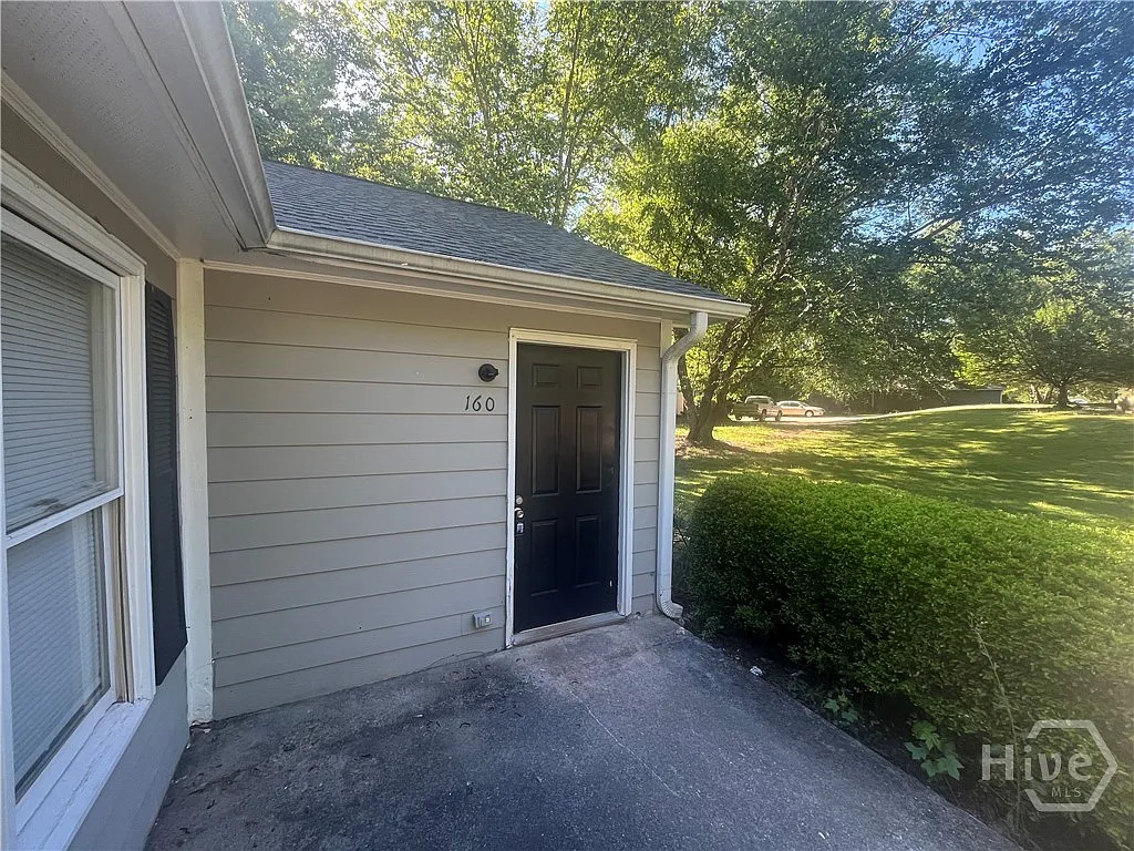 Building Photo - 160 Fair Oaks Dr