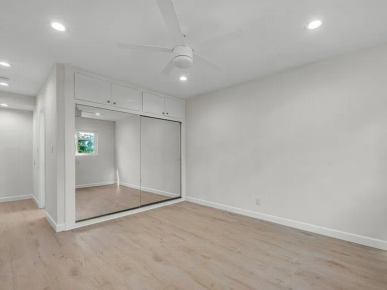 1361 N Laurel Ave #15 — Photo 13