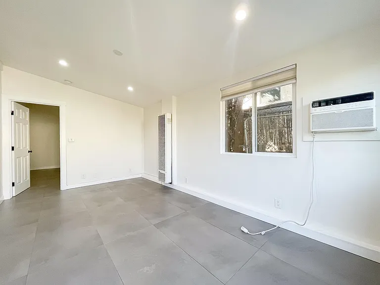 4917 Baltimore St #1/2 — Photo 7