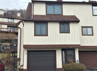 122 Essex Ct #122, Beacon Falls, CT 06403