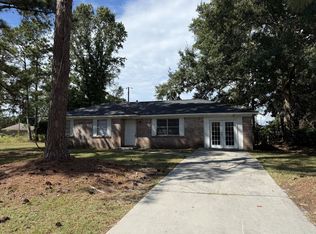 107 S Robinhood Dr, Savannah, GA 31406