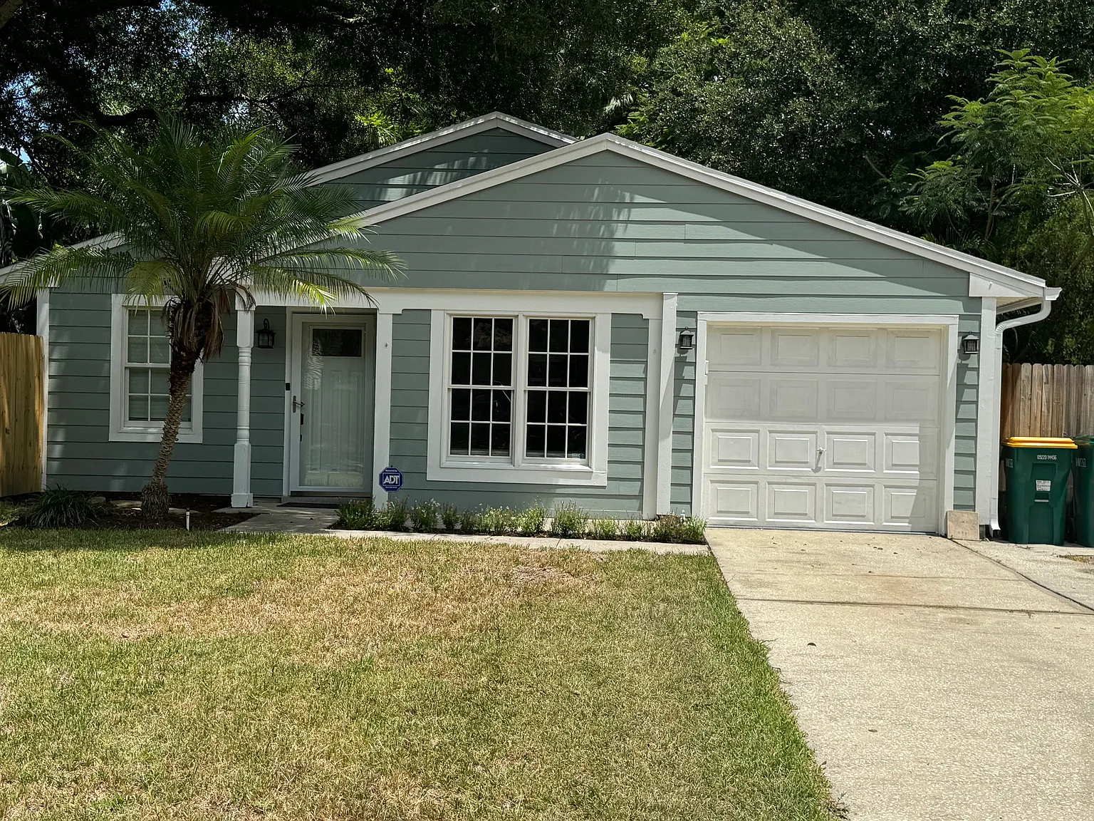 3 bed, 1215 sqft, $2,490 — Photo 2