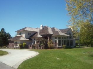 9450 Riverside Dr, Garden City, ID 83714