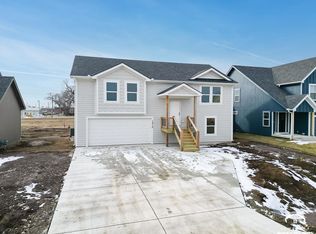 1010 2nd St, Perry, KS 66073