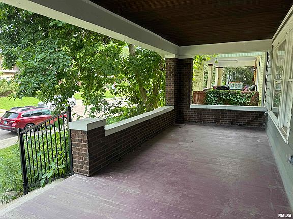 2nd image of 1113 N Maplewood Ave