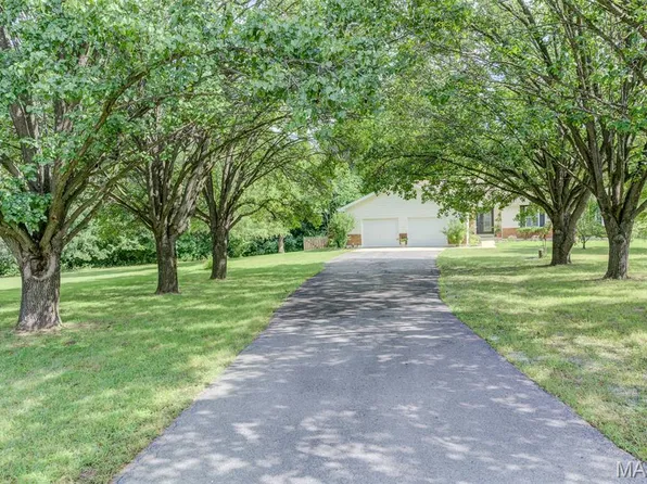 2743 Clairen Dr, Foristell, MO 63348