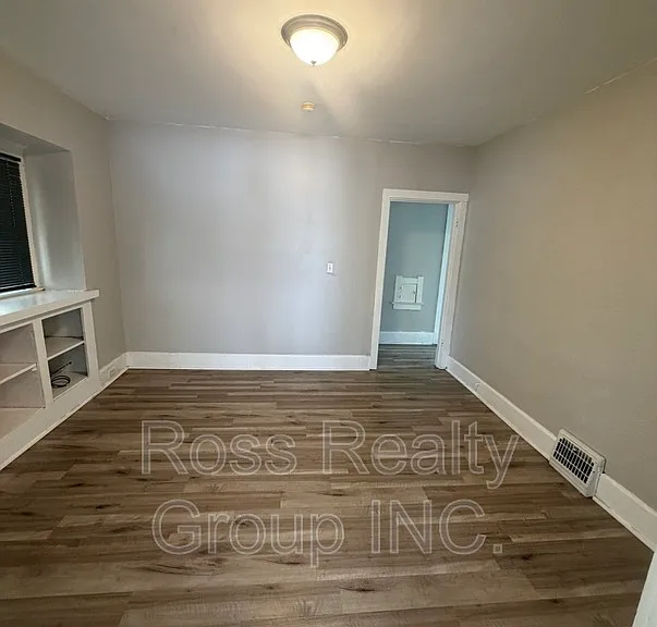 2752 Monroe St — Photo 3