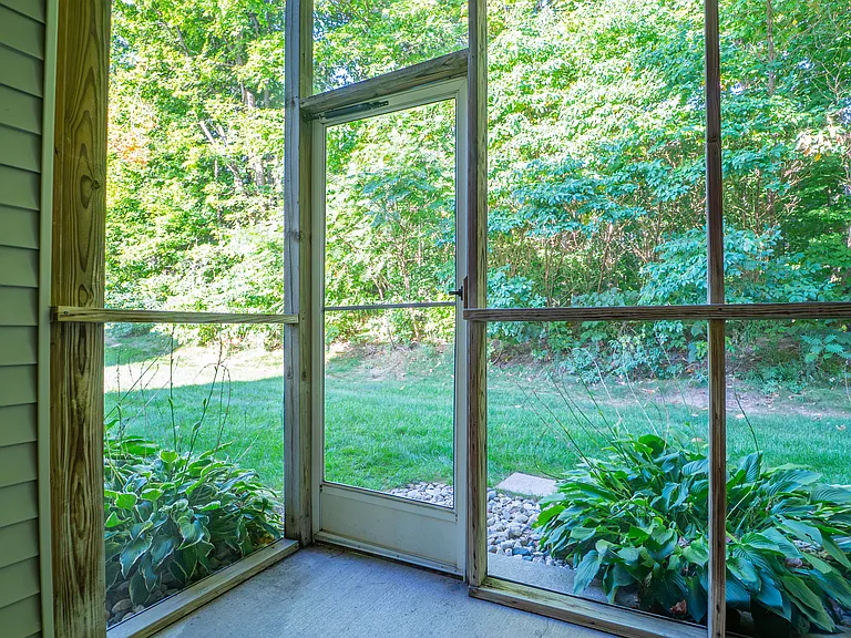 Screened in patio/balcony
