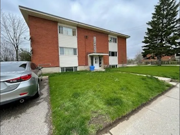 142 4th Ave #1B, Kitchener, ON N2C 1P1