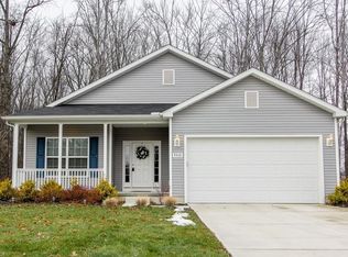 9460 Ravinia Dr, Olmsted Falls, OH 44138