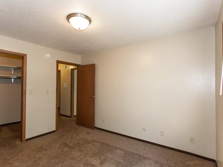754 S Phillips Ave — Photo 9