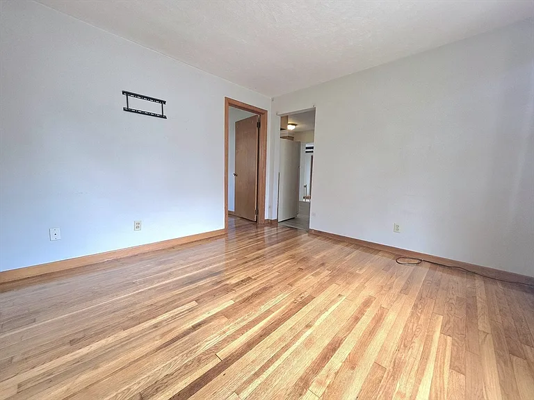 27 Cross St #1 — Photo 2