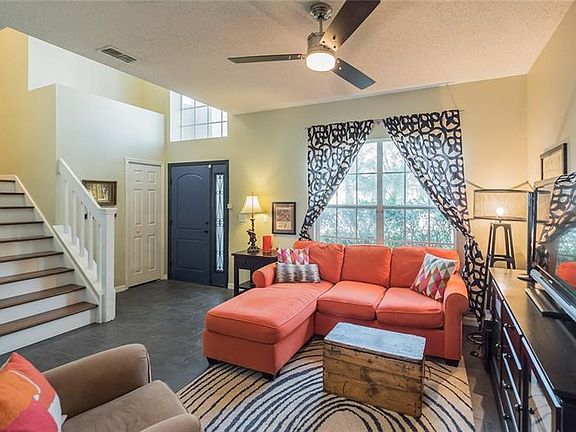 3rd image of 513 Winding Hollow Ave