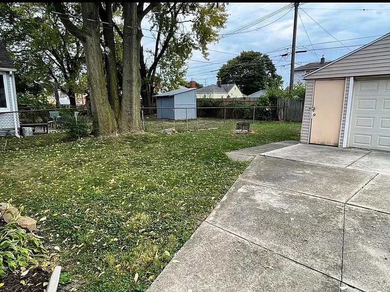 1835 Hanover St — Photo 10