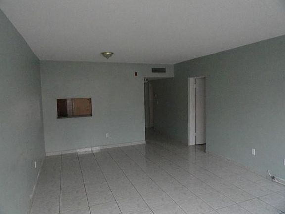 5th image of 18555 NE 14th Ave APT 501