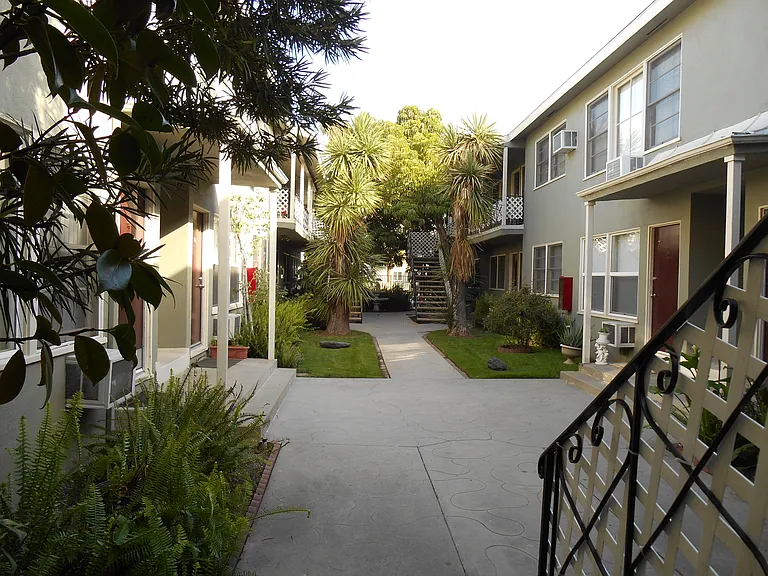 Magnolia Apartments — Photo 10