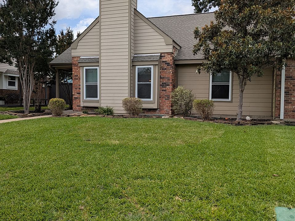 1st image of 1421 Broadmoor Dr