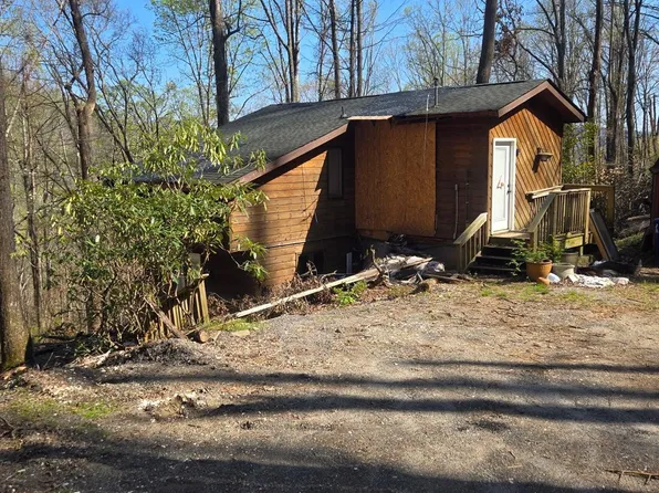 90 Weeping Cherry Forest Rd, Fairview, NC 28730