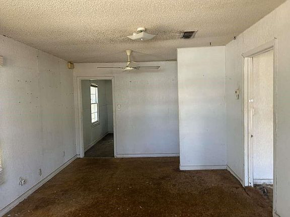 3rd image of 1112 N Austin St
