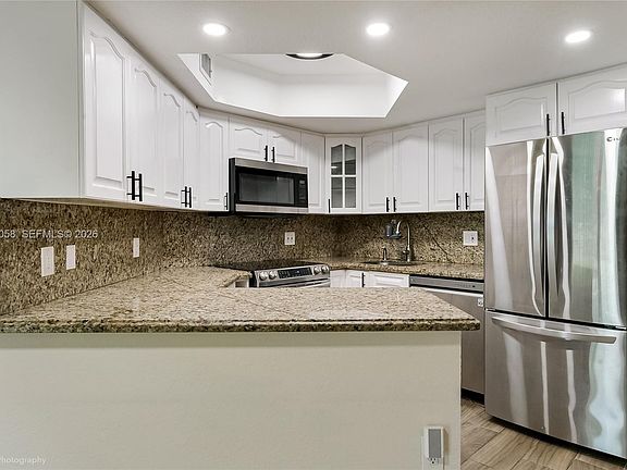 2nd image of 8205 Lake Dr #103