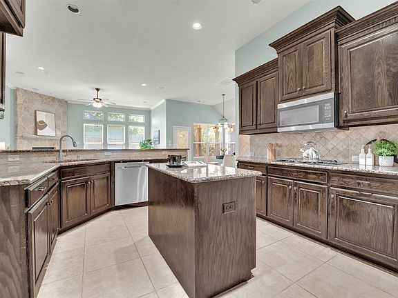 5th image of 444 Wildwood Dr
