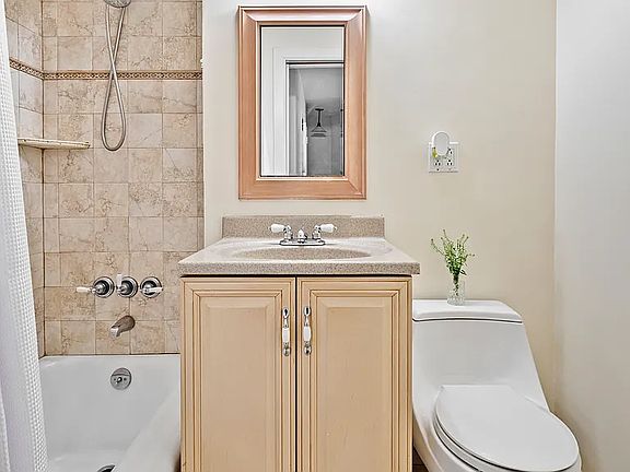 5th image of 10 W 15th St APT 1526
