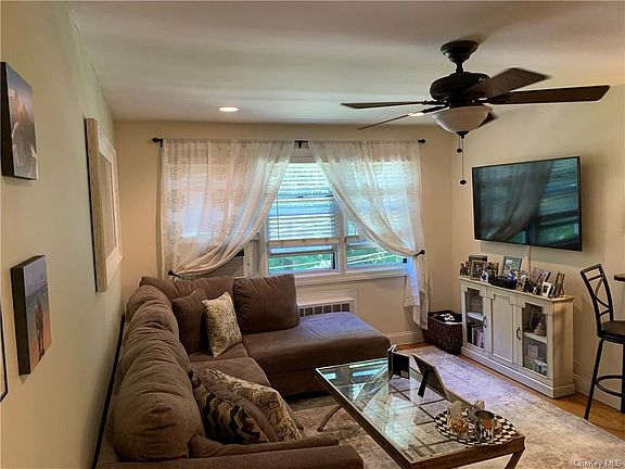2nd image of 56 Underhill Ave APT 2A
