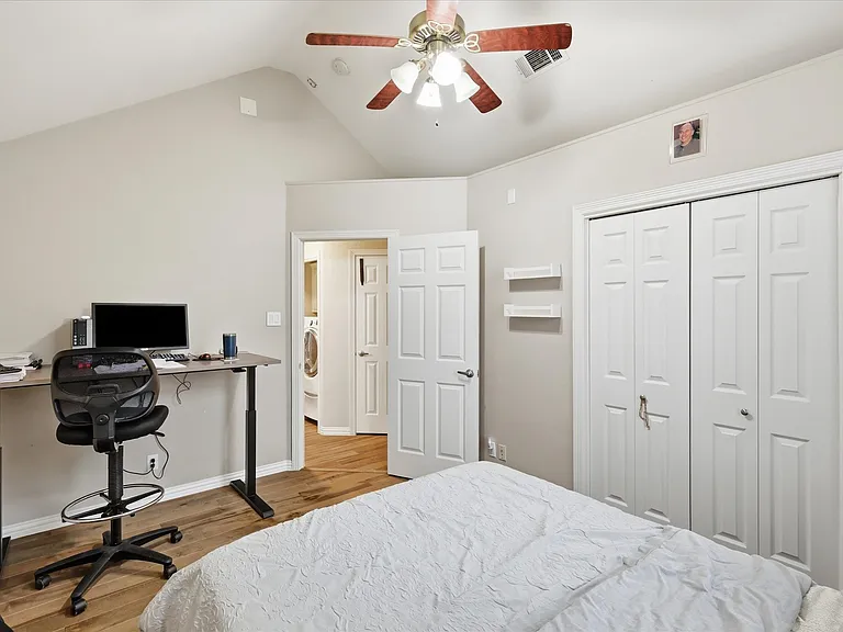 600 Raintree Cir — Photo 34